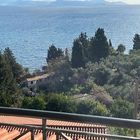 Takis & Eirini Family Apartments Perama  Bagian luar foto