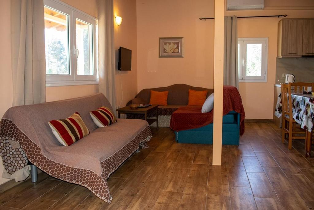Takis & Eirini Family Apartments Perama  Bagian luar foto