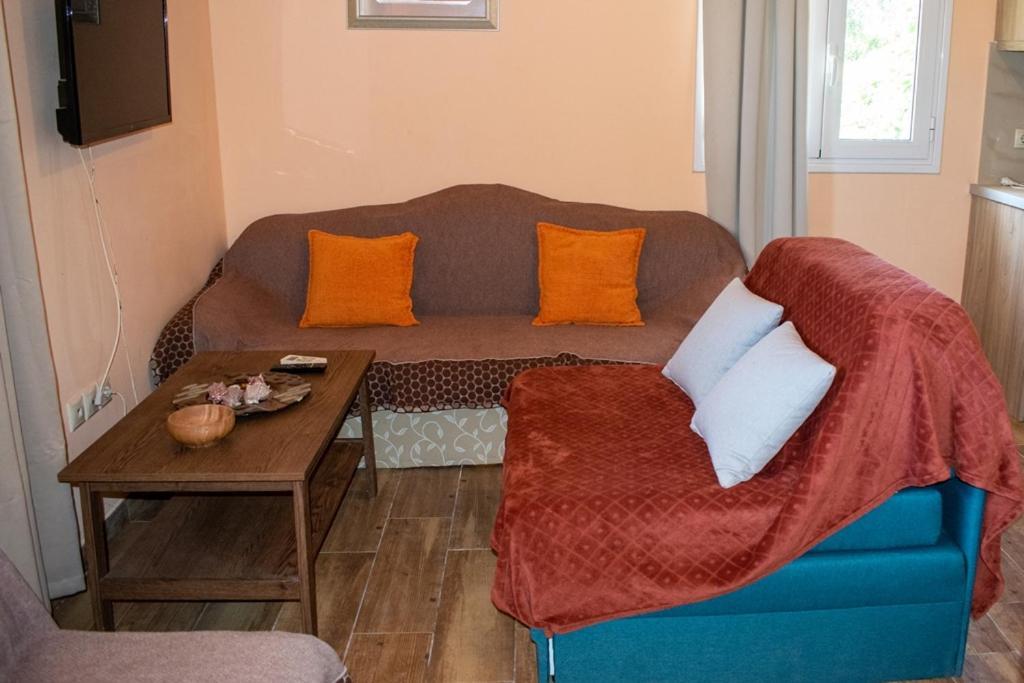 Takis & Eirini Family Apartments Perama  Bagian luar foto