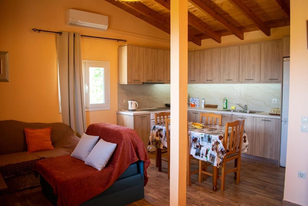 Takis & Eirini Family Apartments Perama  Bagian luar foto