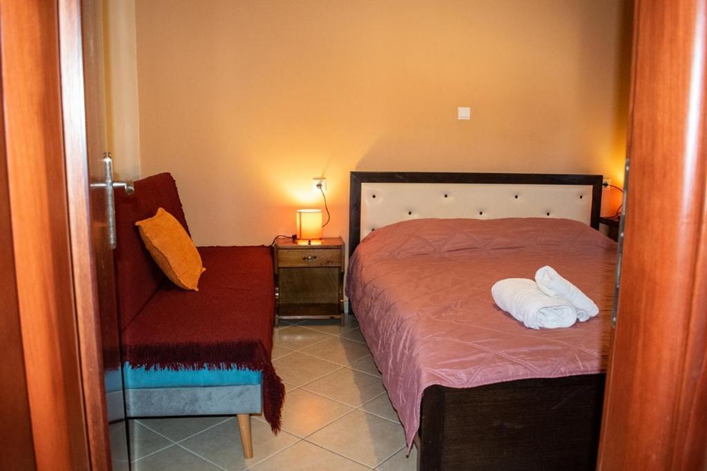 Takis & Eirini Family Apartments Perama  Bagian luar foto