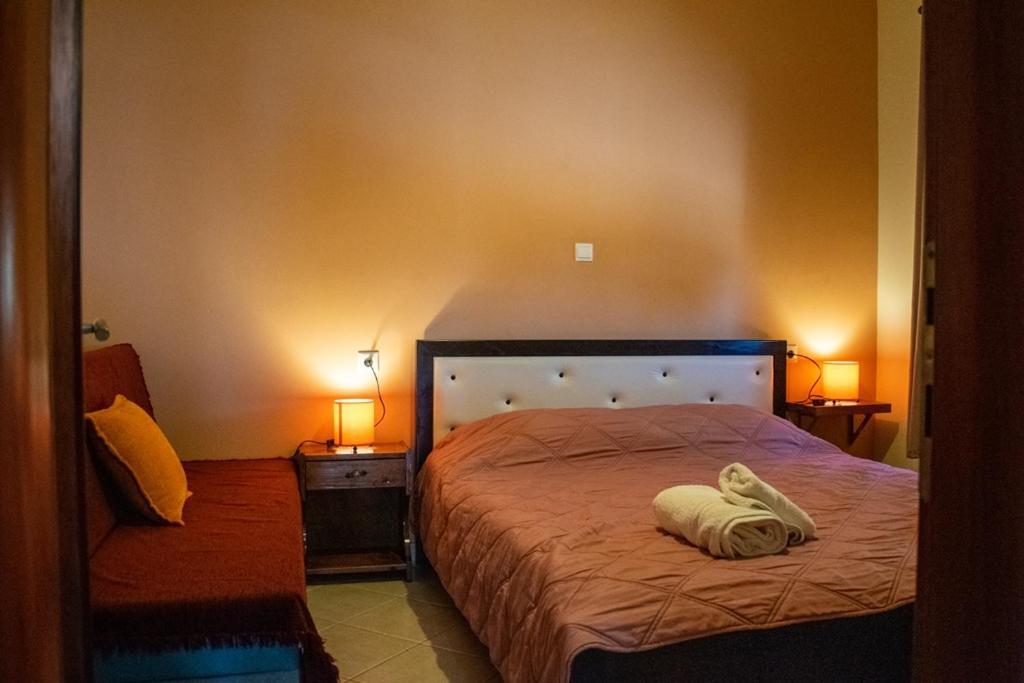 Takis & Eirini Family Apartments Perama  Bagian luar foto
