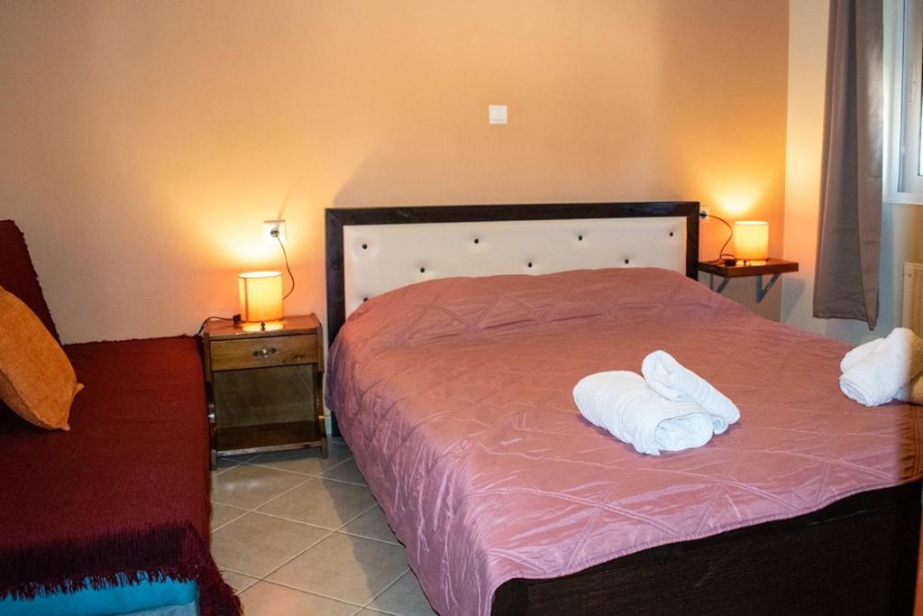 Takis & Eirini Family Apartments Perama  Bagian luar foto