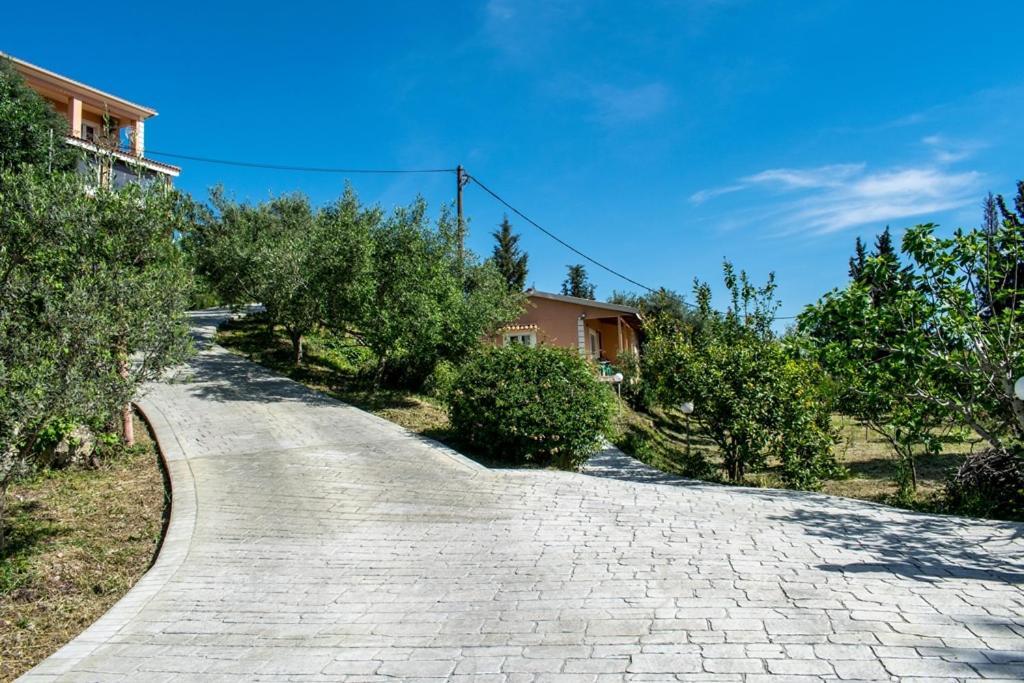Takis & Eirini Family Apartments Perama  Bagian luar foto