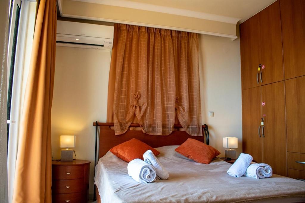 Takis & Eirini Family Apartments Perama  Bagian luar foto