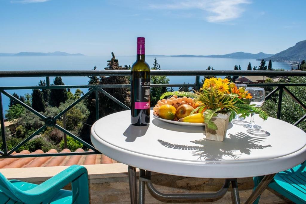 Takis & Eirini Family Apartments Perama  Bagian luar foto